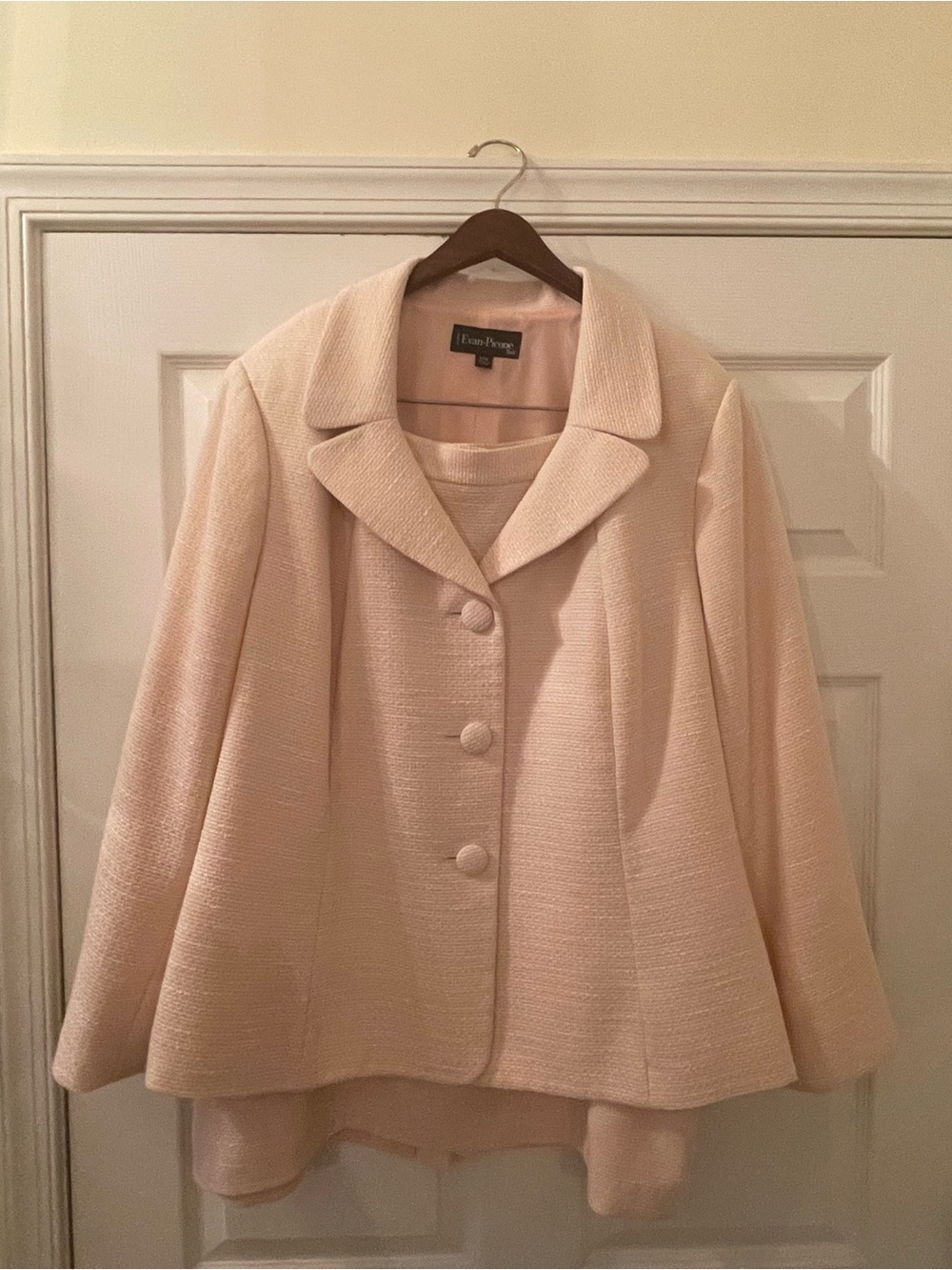 Evan Picone Woman Soft Blush Textured Suit w/ Skirt - 24W